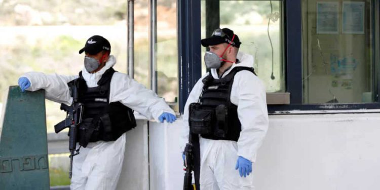 Terrorista árabe intenta apuñalar a policía en el norte de Jerusalem