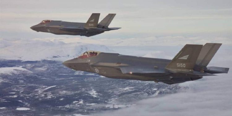 Caza furtivo F-35 intercepta por primera vez aviones militares rusos