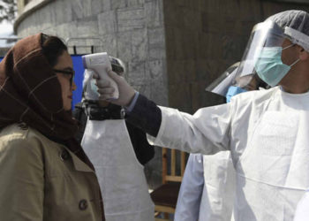 Pakistán cierra sus fronteras con Afganistán e Irán por temor al coronavirus