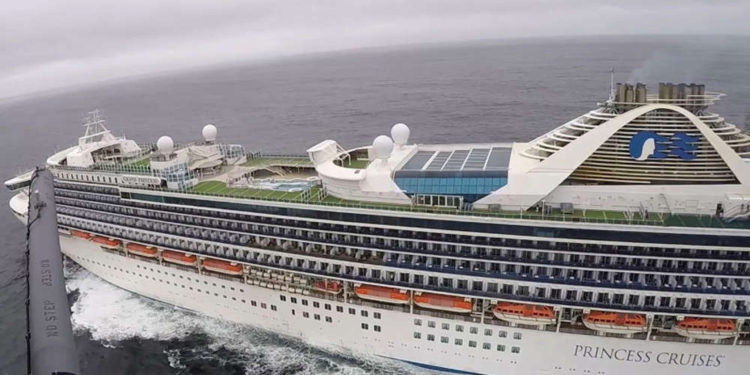 Crucero inactivo por brote de coronavirus con destino a Oakland, California