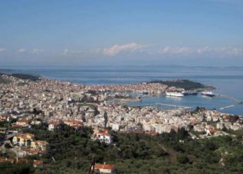 Tres palestinos arrestados por incendiar el campo de refugiados en Lesbos
