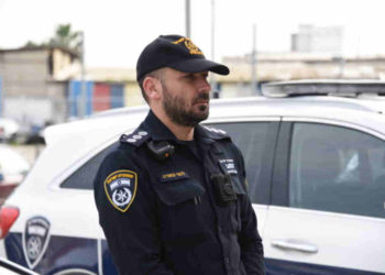 La policía y el Ministerio de Salud de Israel intentan frenar el brote de coronavirus