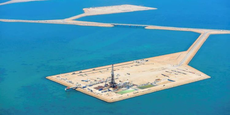 A medida que los precios del petróleo se desploman, el coronavirus desata la guerra económica