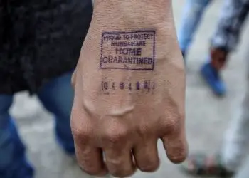 Un sello en la mano: India busca soluciones de baja tecnología para combatir al Coronavirus