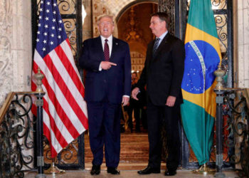 Funcionario de Brasil diagnosticado con coronavirus se reunió con Trump el sábado