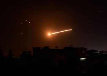 Ataques aéreos de EE.UU. contra milicias pro iraníes en Irak y Siria dejan cuatro muertos