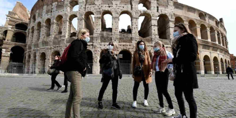Récord de muertes por coronavirus en Italia: 475 en un día