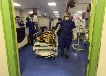 Irán eleva la cifra de muertes por coronavirus a 77