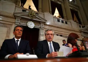 Cremación de víctima judía de COVID-19 en Argentina suscita controversia