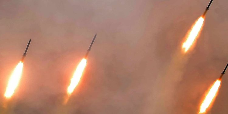 Corea del Norte dispara misiles de corto alcance