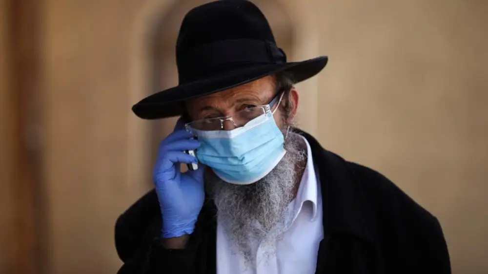 Israel producirá máscaras especiales para personas con barba por razones religiosas