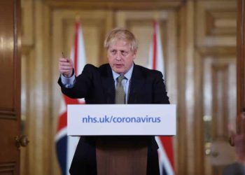 Boris Johnson permanece en cuidados intensivos mientras lucha contra el COVID-19