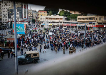 Cientos protestan en Líbano contra la corrupción pese a las restricciones por el coronavirus