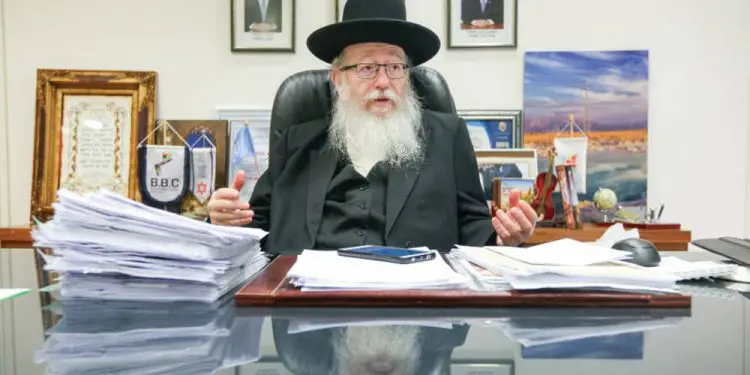 Litzman desobedeció las reglas sanitarias antes de contraer el coronavirus