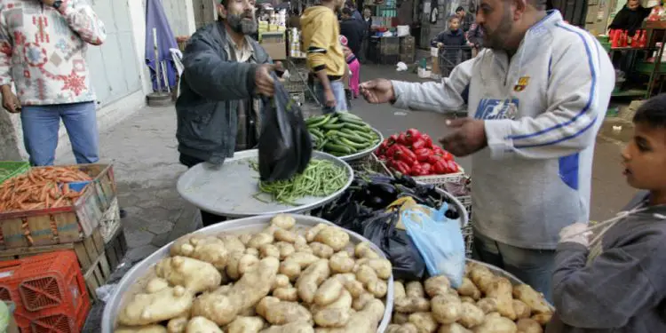 Autoridad Palestina prohíbe productos israelíes para “evitar la propagación del coronavirus”