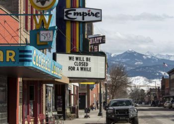 Volantes antisemitas son colocados en autos en Montana