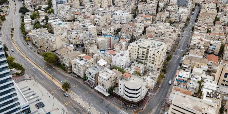 Imágenes de dron muestran la ciudad más poblada de Israel bajo el toque de queda por Coronavirus