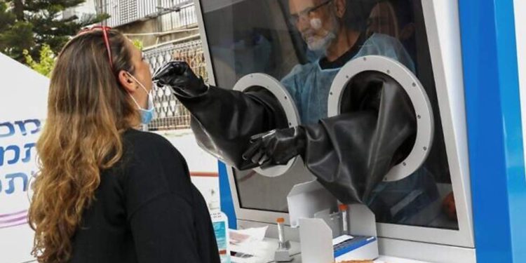 Israel aumenta considerablemente el número de pruebas de COVID-19