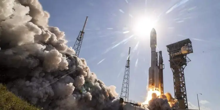 Rusia asegura que la prueba de su misil antisatélite “aturdió” a Estados Unidos