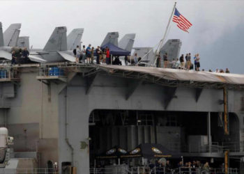 Portaaviones de EE.UU. reporta 550 marines a bordo contagiados de coronavirus