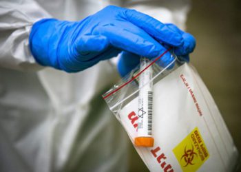 China reconoce que destruyó muestras de coronavirus al inicio del brote