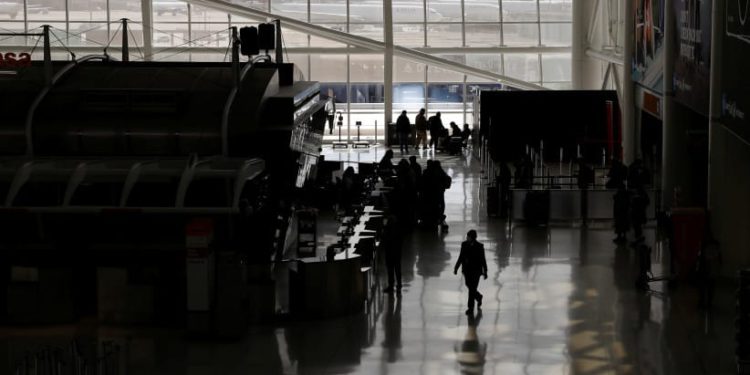 Viajes aéreos a través de Estados Unidos ha disminuido un 95%