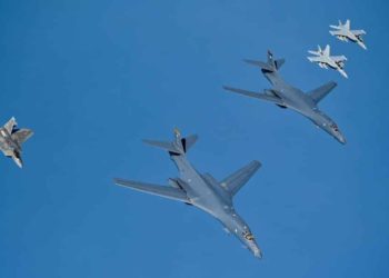 Bombarderos B-1B de la Fuerza Aérea de EE. UU. Realizan entrenamiento en el Mar Oriental de China