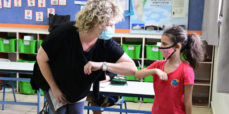 Ministerios de educación y finanzas de Israel acuerdan abrir el año escolar en septiembre