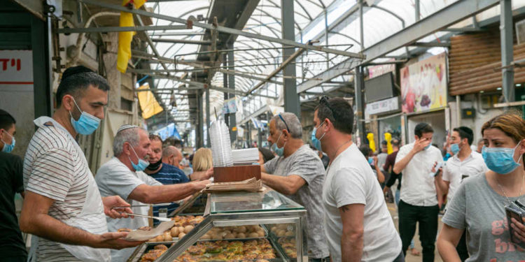 Ministerio de Finanzas de Israel establece plan de cuatro etapas para reabrir la economía