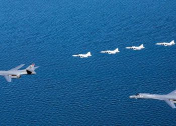 Los bombarderos B-1B de la USAF se entrenan con la Fuerza Aérea Sueca