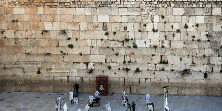 Israelíes reiniciarán plegarias en el Muro Occidental de la capital