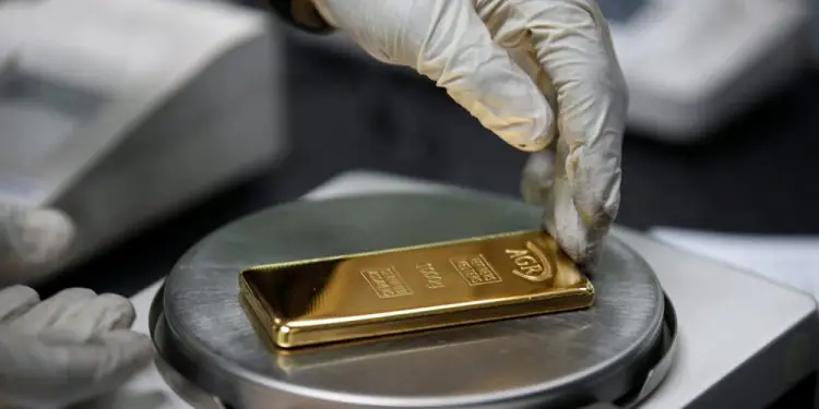 Oro sube por tensión entre Estados Unidos y China