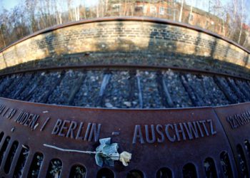 Alemania está alimentando una falsa historia del Holocausto en toda Europa