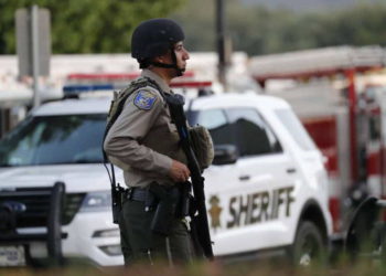 Tiroteo en estación de policía en California deja un oficial herido