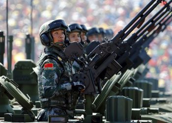 China despliega tropas en la frontera con India mientras Modi es acusado de “entregar tierras”