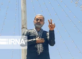 Grupos pro Irán siguen diseñando feas estatuas de Soleimani