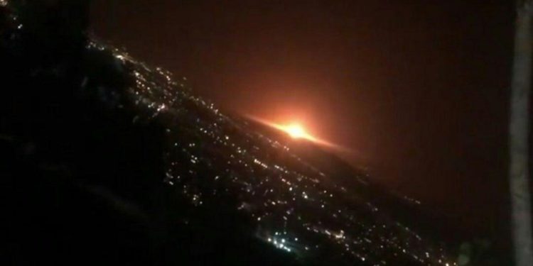 Gran explosión en Irán provino de sitio de producción de misiles, según imágenes de satélite