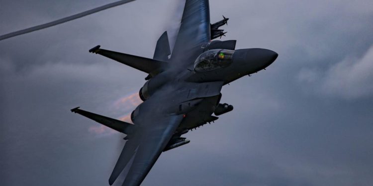 El F-15E es el primer caza compatible con el nuevo diseño de bomba nuclear B61-12