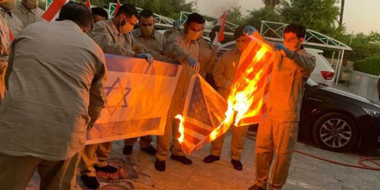 Milicias pro Irán en Irak queman banderas de Israel e imágenes del primer ministro iraquí