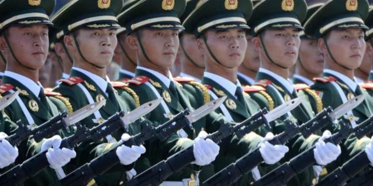 India y China despliegan fuerzas militares a lo largo de sus fronteras