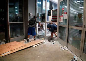 Tiendas kosher y sinagogas vandalizadas en medio de protestas en Los Ángeles