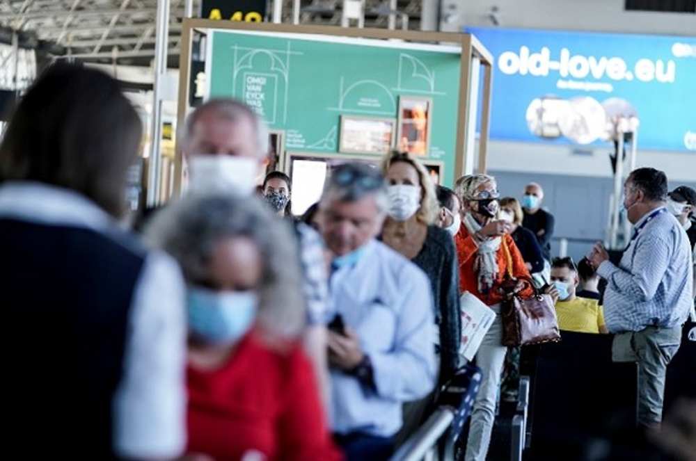 Los países europeos están facilitando algunos controles fronterizos desde el lunes, después de meses de bloqueo por coronavirus, antes de lo que se espera que sea un verano de bajo perfil en la industria turística.