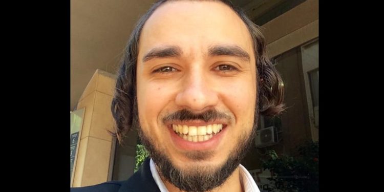 Oshri Asulin, un soldado de 26 años de edad de Afar Saba, murió por complicaciones del coronavirus en el Centro Médico de Sheba después de haber estado hospitalizado durante dos meses, informó el N12 News el domingo por la noche.