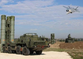 Los sistemas de defensa aérea rusos desplegados en Siria no derriban misiles israelíes por razones políticas, afirmó Dmitry Danilov, jefe del Departamento de Seguridad Europea del Instituto de Europa de la Academia Rusa de Ciencias y profesor del Instituto Estatal de Relaciones Internacionales de Moscú (MGIMO), durante una conversación en el Patriot Media Center como parte de la discusión “Defensores de Europa es una amenaza para la paz. ¿Por qué la OTAN está llevando a cabo nuevos ejercicios frente a la epidemia?”.