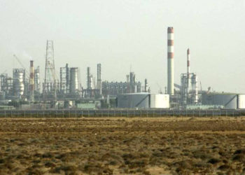 Arabia Saudita y Kuwait reanudan producción en enorme yacimiento de petróleo compartido