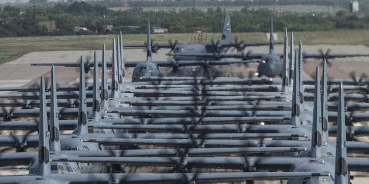 EE.UU. lanzó docenas de C-130 en el mayor ejercicio de “caminata de elefante”