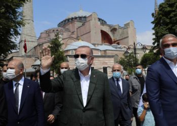 Erdogan visita Santa Sofía por primera vez tras su conversión a mezquita