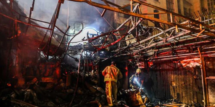 Irán inicia investigación de explosión que mató a 19 personas en clínica de Teherán