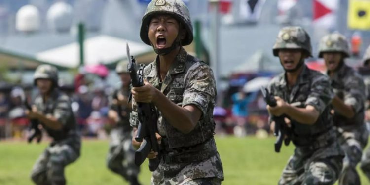 China realiza simulacros aéreos, terrestres y marítimos en Hong Kong