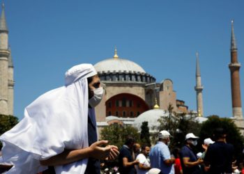 Miles de musulmanes se reúnen en Santa Sofía tras ser reabierta como una mezquita